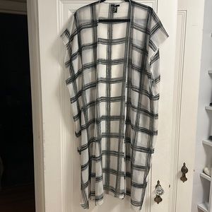 H&M black and white kimono OS